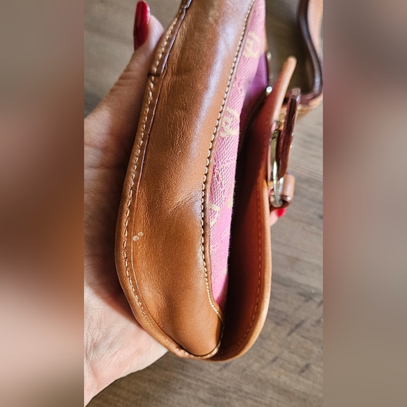 Dooney & Bourke wristlet EUC - Picture 5 of 7